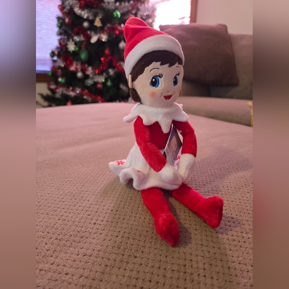 New The Elf on The Shelf Plushee Pals Snuggler Girl - Light Tone - Small Plush - Picture 3 of 12